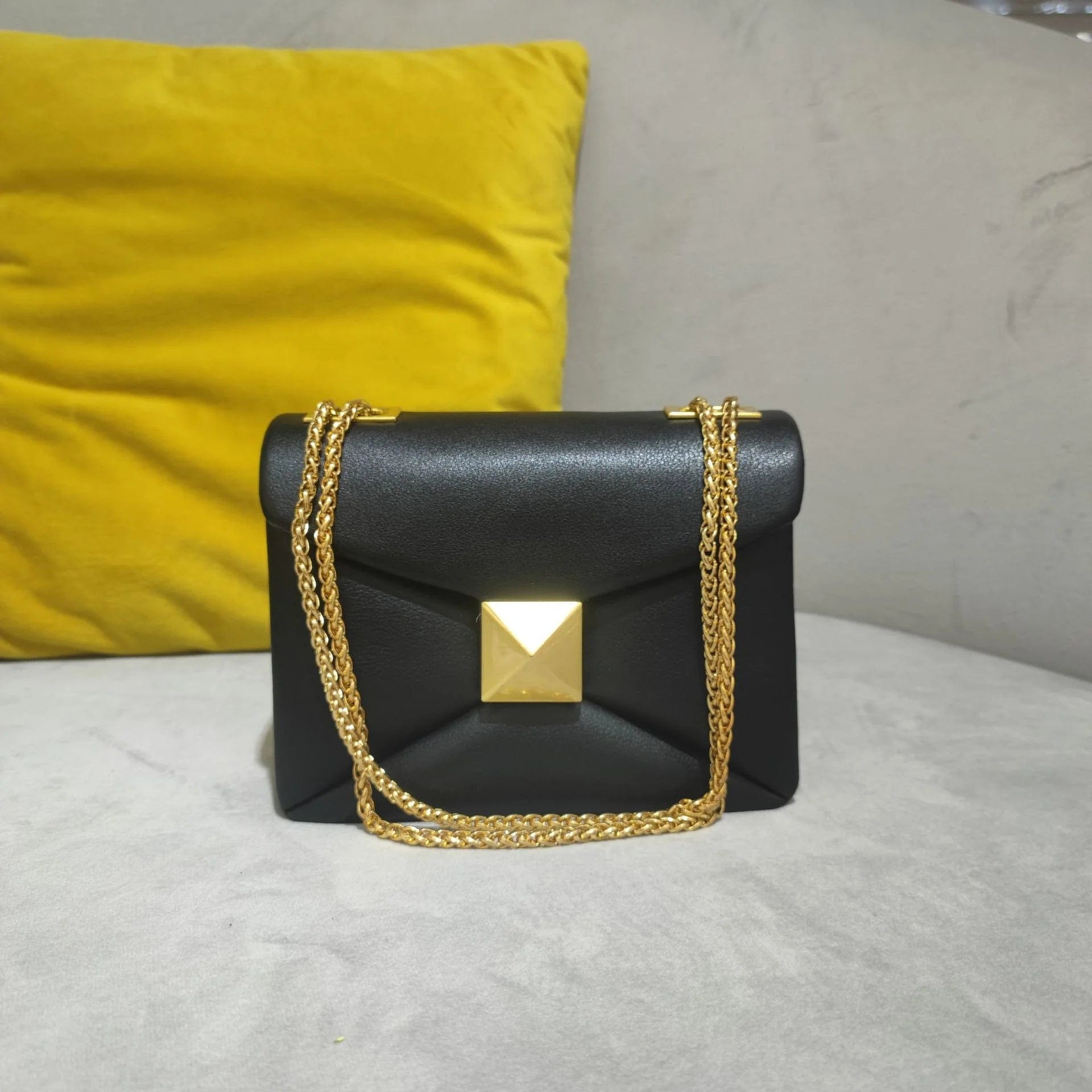 Black / 18.5x10.x14cm Cowhide Luxury Designer Leather Handbag Golden Big Rivet Chain Shoulder Small Purse Fashion Green Tote Bag Crossbody Women