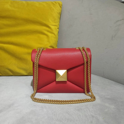 Red / 18.5x10.x14cm Cowhide Luxury Designer Leather Handbag Golden Big Rivet Chain Shoulder Small Purse Fashion Green Tote Bag Crossbody Women